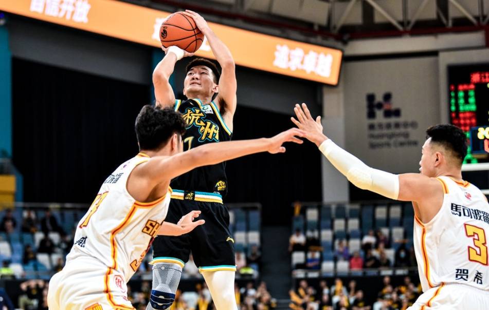 乐鱼体育官网入口-广东队成为本场最大亮点，全国篮球锦标赛瞬间破防，绝杀的简单介绍