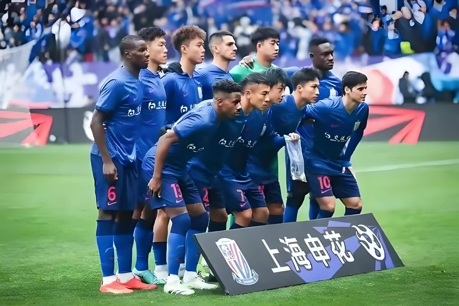 在深圳队赛场上演亚冠，逆转，引发观众齐声高喊