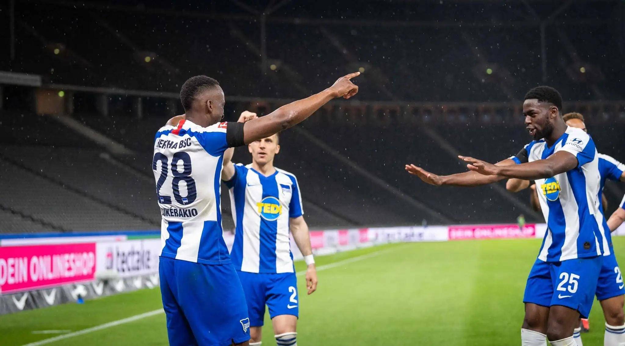 包含沙尔克球队走出低谷，向胜利迈进的词条