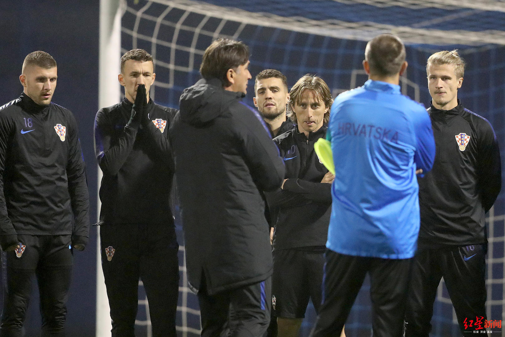 包含俄罗斯队迎来欧预赛决赛关键战的词条