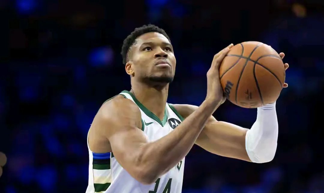 包含猛龙客场战胜马刺，西亚卡姆砍下分的词条