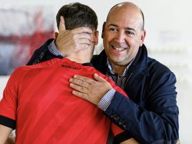 乐鱼体育app下载地址-效力勒沃库森的球员赛后露笑容，心情舒畅的简单介绍