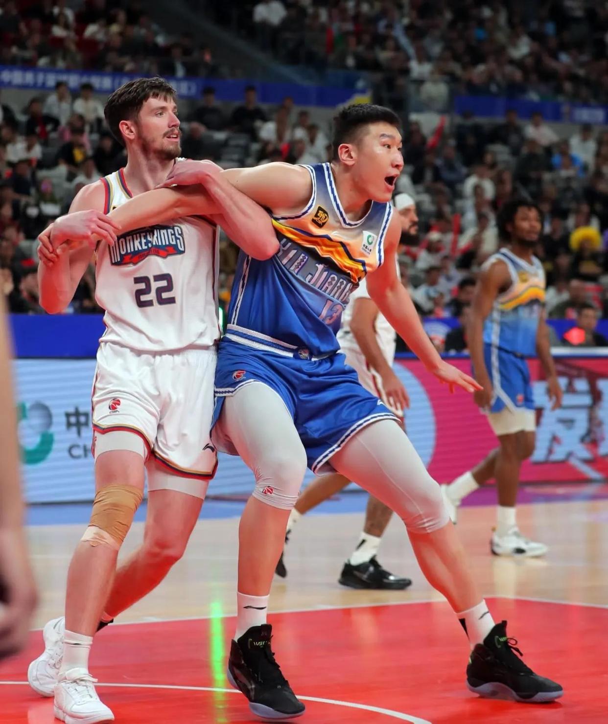 乐鱼体育在线-包含江苏同曦击败新疆队，引领胜利风潮的词条