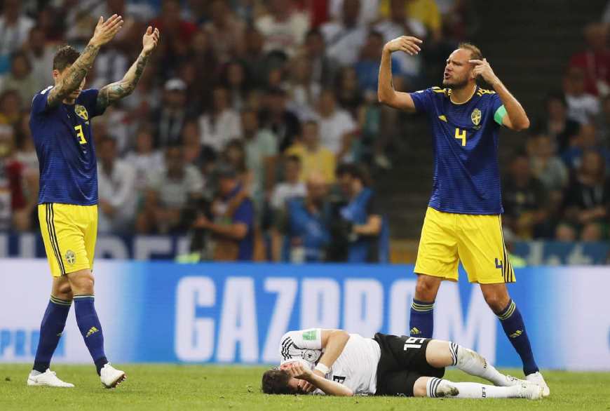 瑞典大将怒斥裁判,意大利绝杀赢得保级希望的简单介绍 瑞典大将怒斥裁判,意大利绝杀赢得保级希望的简单介绍