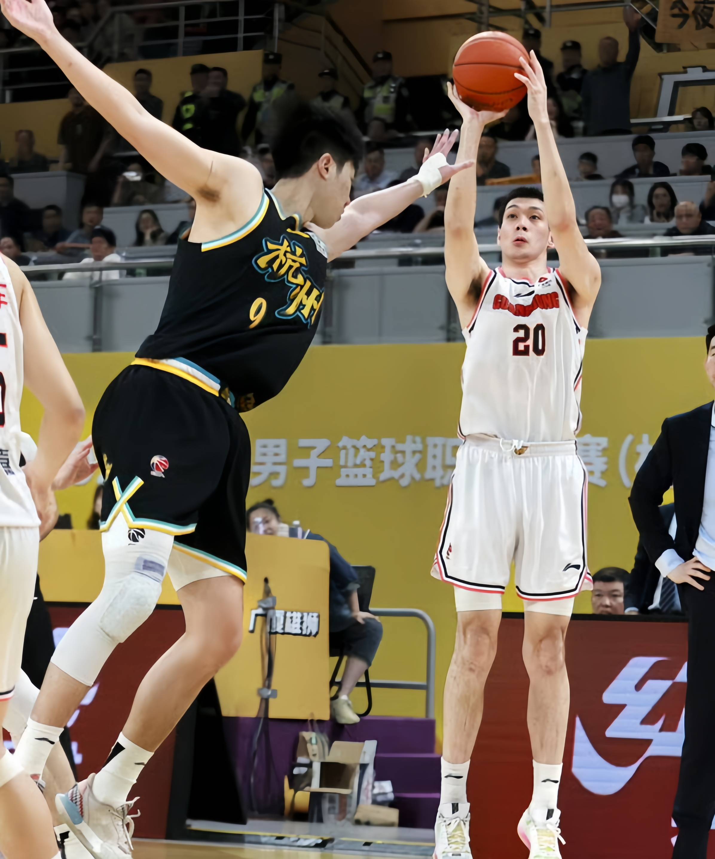 辽宁男篮关键时刻气势如虹,赢得胜利的简单介绍 辽宁男篮关键时刻气势如虹,赢得胜利的简单介绍