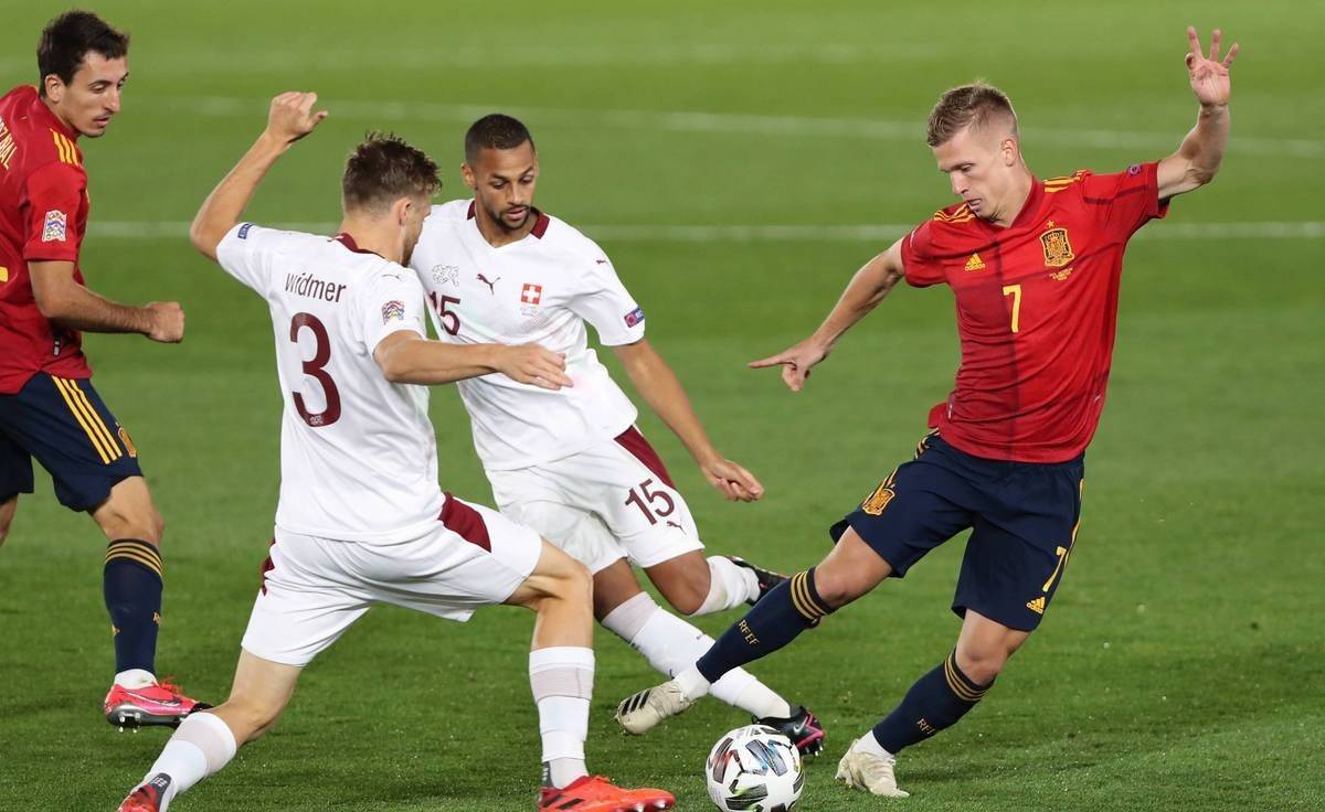 世界级对决：双方球队实力均等场面上逐鹿