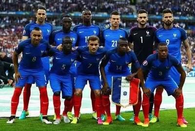 关于巴黎主场击败里尔，锁定小组头名的信息