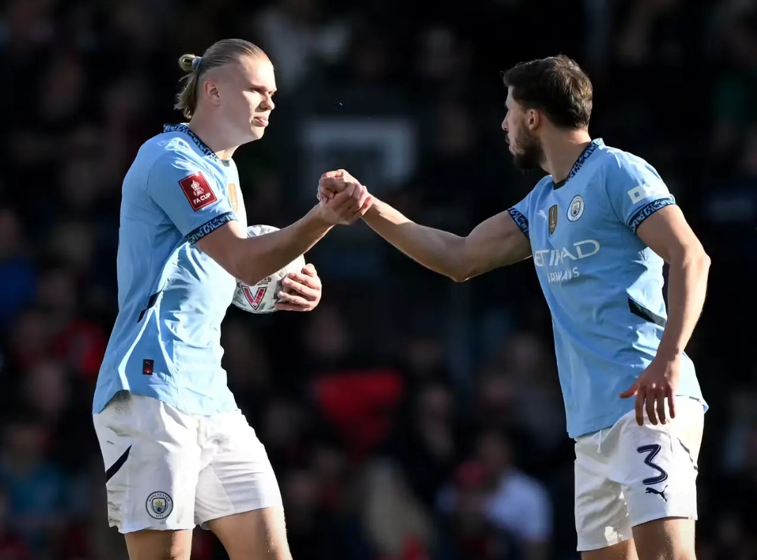 包含伯恩茅斯客场失利，结束两连胜的词条