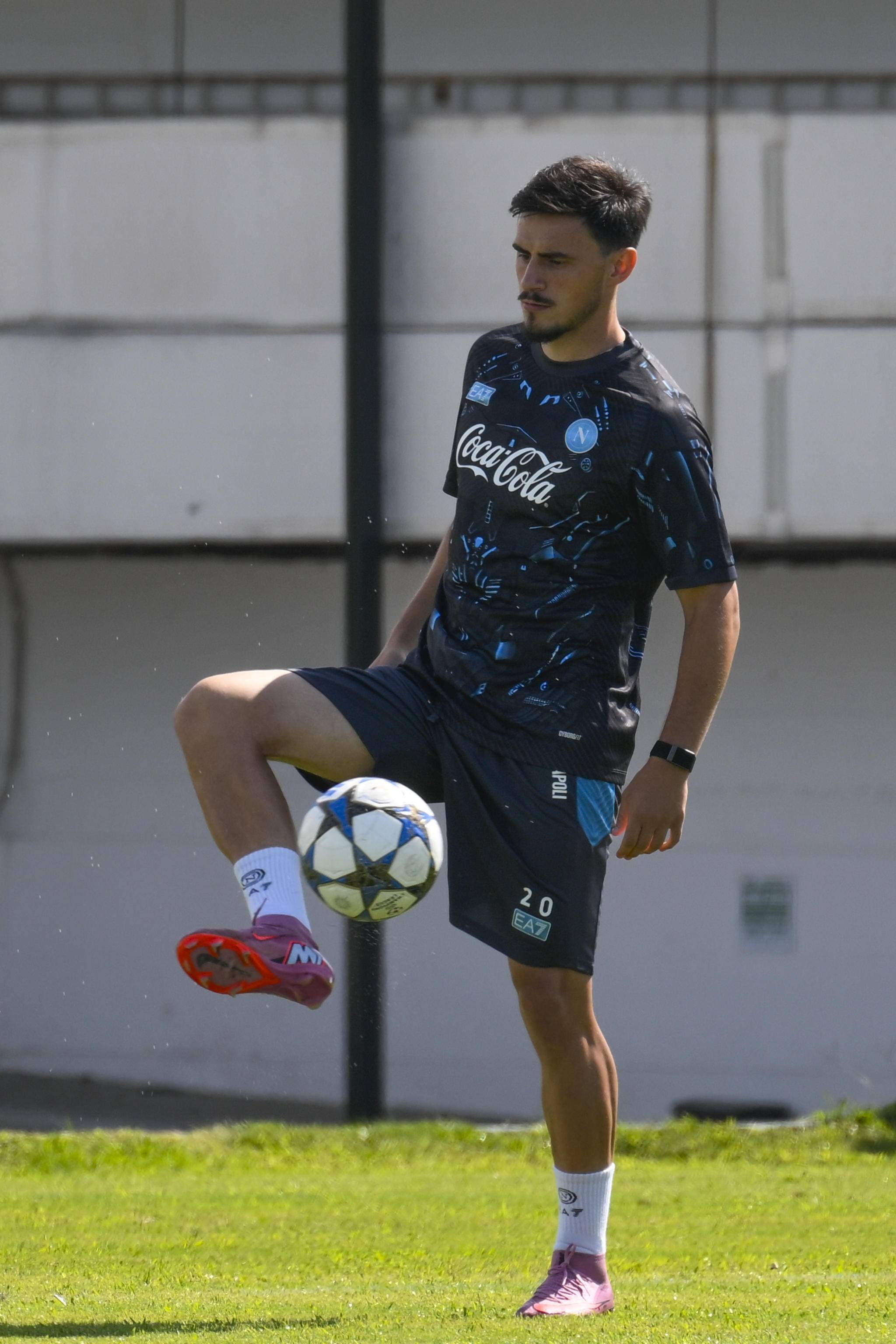 关于罗马全力备战那不勒斯，冲击联赛前列的信息