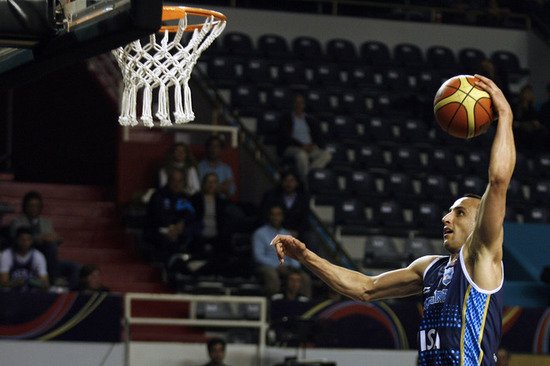 巴拉圭篮球队在东京比赛中获胜