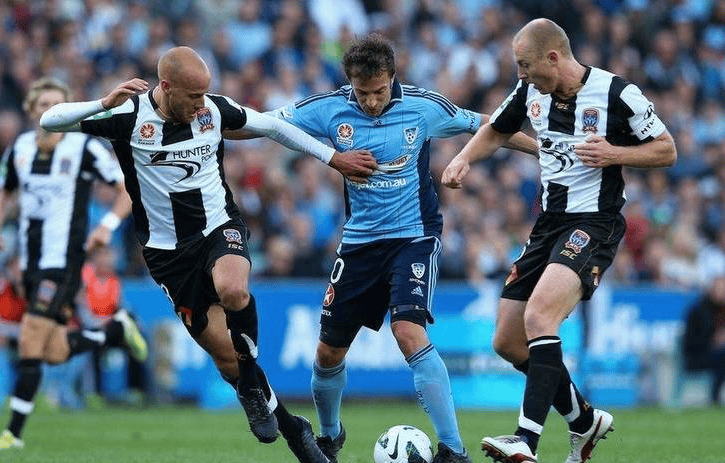 关于西悉尼流浪者战术调整，关键球员或将首发出战的信息