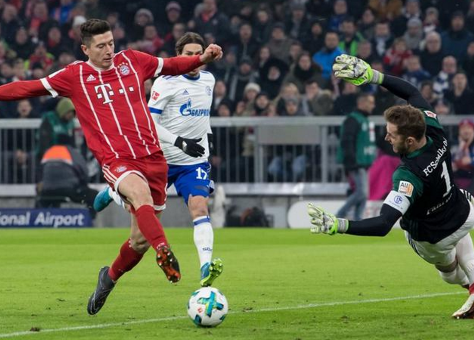 乐鱼体育新闻-克雷费尔徒手抗击,险胜对手成功守住阵地