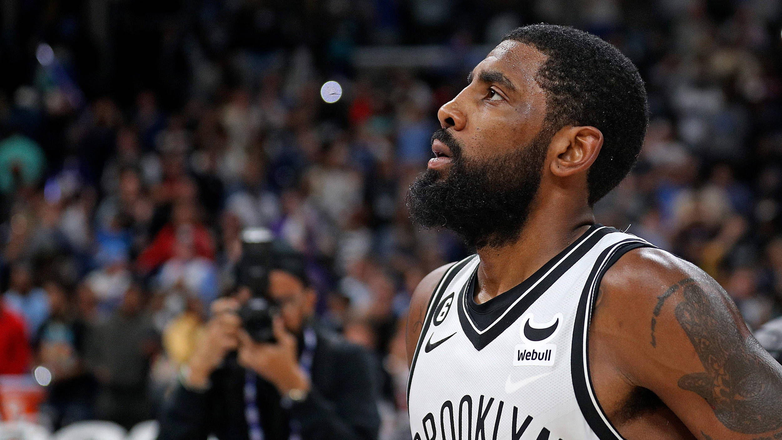 乐鱼体育培训-欧文9分钟砍27分，篮网逆转勇士