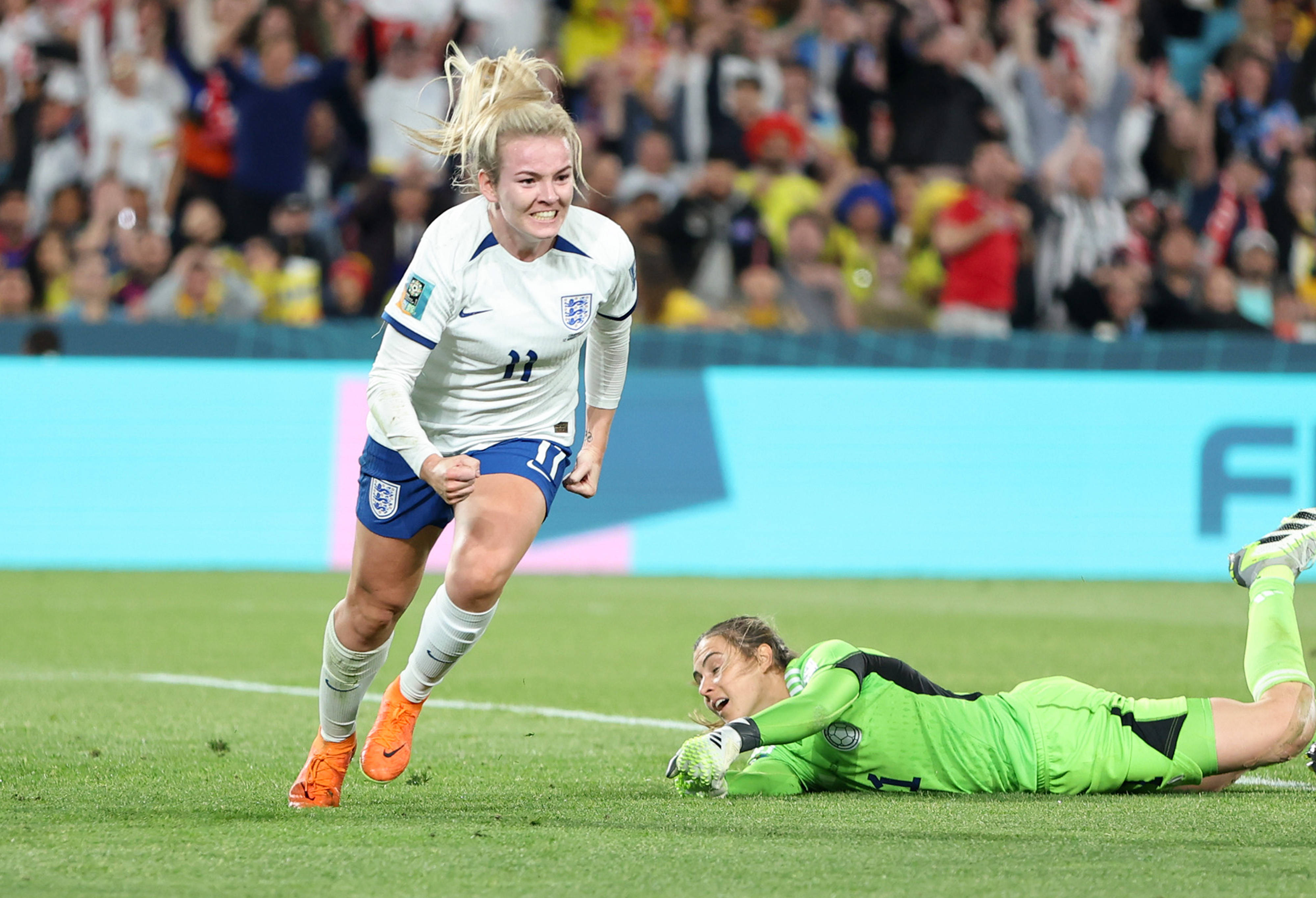 乐鱼体育培训-女足球员在比赛中表现出色，获得胜利